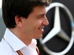 Hamiltons gatavs parakstīt jaunu līgumu ar "Mercedes" uz vairākiem gadiem