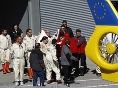 Alonso piedzīvojis smagu avāriju testos Barselonā