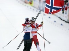 Norvēģijas slēpotājas uzvar pasaules čempionāta stafetē