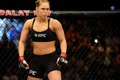 UFC čempione Ronda Rouzija viegli uzveic Ketu Zingano
