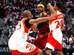 "Hawks" aptur Džeimsu un "Cavaliers", Hārdenam triple-double pret "Pistons"