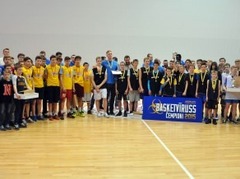 "Basketvīrusa" turnīrā uzvar Janičenoka un Butjankova komanda - 6. vidusskola