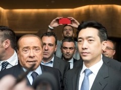 Berluskoni: "Pastāv iespēja, ka saglabāšu 51% "Milan" akciju"