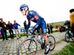 Saramotins debitē "Giro d`Italia" ar sesto vietu komandu braucienā