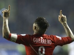 Gverero "hat-trick" ieved Peru "Copa America" pusfinālā