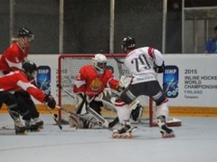 Inline hokeja izlase sakauj bulgārus, rīt izšķirošā cīņa par palikšanu