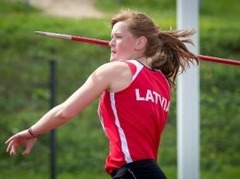 Šķēpmetēja Donāne iekļūst U18 PČ finālā, Sinčukovs sasniedz pusfinālu 400 m/b