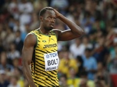 Bolts paklūp, bet ar 9.95 tik un tā iekļūst 100 metru sprinta finālā