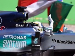 Tiesneši izmeklē "Mercedes" pārkāpumu, Hamiltonam uzvaru tomēr neatņems
