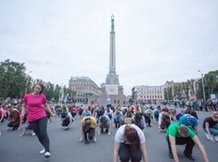 Piektdienas vakarā  Rīgas centrā valdīs sports