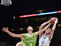 Strēlnieks un Bērziņš iekļuvuši "Eurobasket" dienas labāko pieciniekā