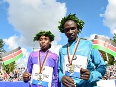 Berlīnes maratonā triumfē kenijieši Kipčoge un Čerono