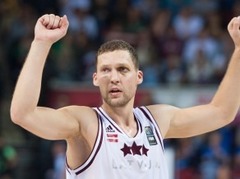 Latvijas gada basketbolisti - Strēlnieks un Jēkabsone-Žogota