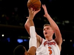 Porziņģim 16 punkti un double-double, "Knicks turpina zaudēt