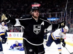 Kopitars pagarina līgumu ar "Kings" un kļūst par trešo apmaksātāko hokejistu NHL