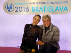Video: Daiļslidotāja Kučvaļska efektīgi izcīna 4. vietu Eiropas čempionātā