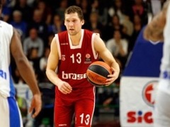 Strēlniekam desmit punkti Vācijas līderes "Brose Baskets" uzvarā