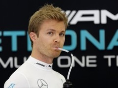 F1 čempionāta līderis Rosbergs izglābj slīkstošu bērnu