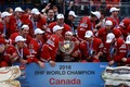 Foto: Kanādas izlase līksmo par pasaules čempionāta zeltu