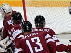 Latvija IIHF rangā noslīd uz 12. vietu, nākamā PČ grupas vēl neskaidras