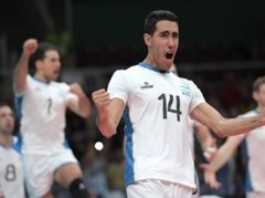 Krievi volejbolā piekāpjas argentīniešiem, Polija izmūk no zaudējuma Irānai
