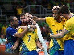 Vīriešu volejbolā Brazīlija sakauj Argentīnu, Itālija apspēlē Irānu