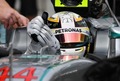 Hamiltons pārliecinoši ātrākais pēdējā treniņā Malaizijā