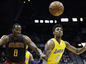 ''Lakers'' samet 123 punktus un pārsteidz ''Hawks''