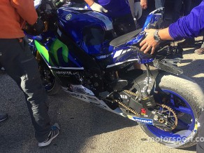 MotoGP pirmajā testu dienā Rosi piedzīvo smagu kritienu