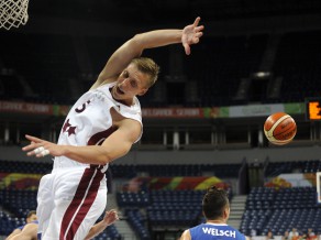 FIBA Eiropas kausā Mejeris bez punktiem uzvarā pret Kalvi