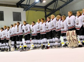 Latvijas hokejistes izlaiž divu vārtu pārsvaru un zaudē rangā zemāk esošajai Itālijai