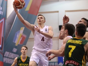 Latvijas U18 izlase EČ sāk ar zaudējumu kaimiņu duelī