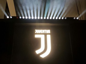 Turīnas ''Juventus'' tiek pie jauna un vēl neredzēta kluba logo