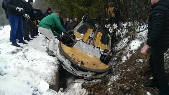 Video: Lietuvietim gatavošanās rallijam beidzas ar avāriju