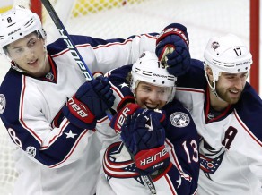 "Blue Jackets" gūst septiņus vārtus, "Blackhawks" izrauj uzvaru 59. minūtē