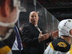 "Bruins" atbrīvo visilgāk NHL strādājušo treneri Žuljēnu