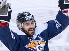 Divās spēlēs septiņus punktus savākušais Lī - nedēļas labākais aizsargs KHL