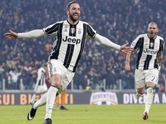 Igvainam divi vārti, "Juventus" piektā uzvara pēc kārtas