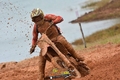 Foto: Karro Brazīlijā dubļu sacīkstēs izcīna uzvaru