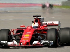 "Ferrari" piloti apliecina favorītu statusu otrajā treniņā Sočos