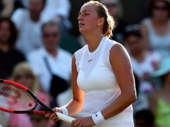 Vimbldonas galvenā favorīte Kvitova 2. kārtā zaudē Brengles aizsardzībai