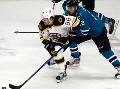 Čehs Pastrņāks nespēj vienoties ar "Bruins" un varētu doties uz KHL