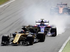 "McLaren" šķirs sadarbību ar "Honda", Sainss pāries uz "Renault" komandu