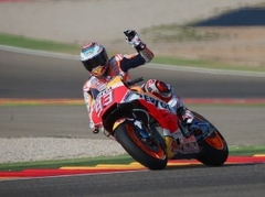 Spānijas MotoGP uzvar Markess, Rosi izcīna piekto vietu