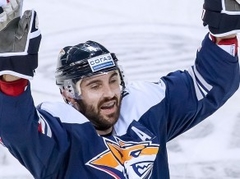 Viens no KHL labākajiem aizsargiem Lī nenoturas "Kings" nometnē