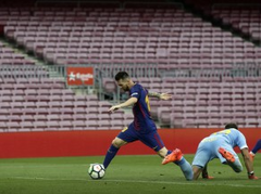 "Barca" Katalonijas nemieru dēļ spēlē pie tukšām tribīnēm, Mesi atkal spodrina statistiku