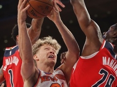 "Knicks" atlaiž Kuzminsku, lai sastāvā varētu atgriezties Noā