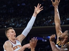 Porziņģis gūst 22 punktus un kopā ar Hārdeveju sarūpē "Knicks" uzvaru