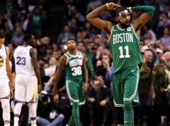 Hjūstona iemet 90 punktus puslaikā, "Celtics" apspēlē arī "Warriors"