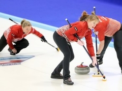 Latvijas sieviešu kērlinga izlase vairs tikai teorētiski tiek uz Olimpiskajām spēlēm